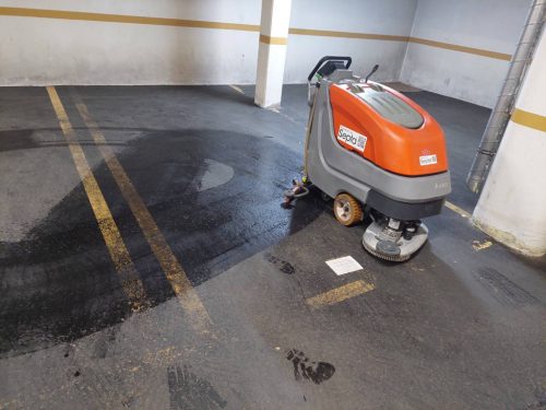 Hako B70 CL (65 cm) padlótisztító gép