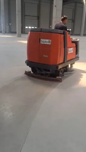 Hako B310 (123 cm) 310 l padlótisztító gép 24h